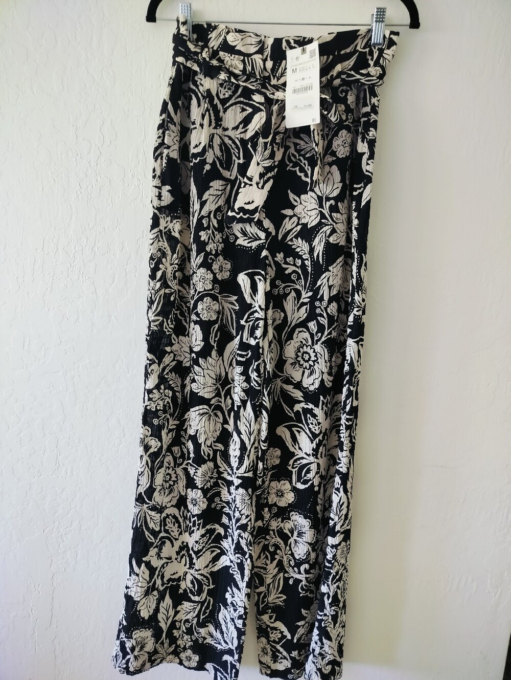NWT Zara Black & White Floral Crinkle Semi Sheer Wide-Leg Trousers - Size M